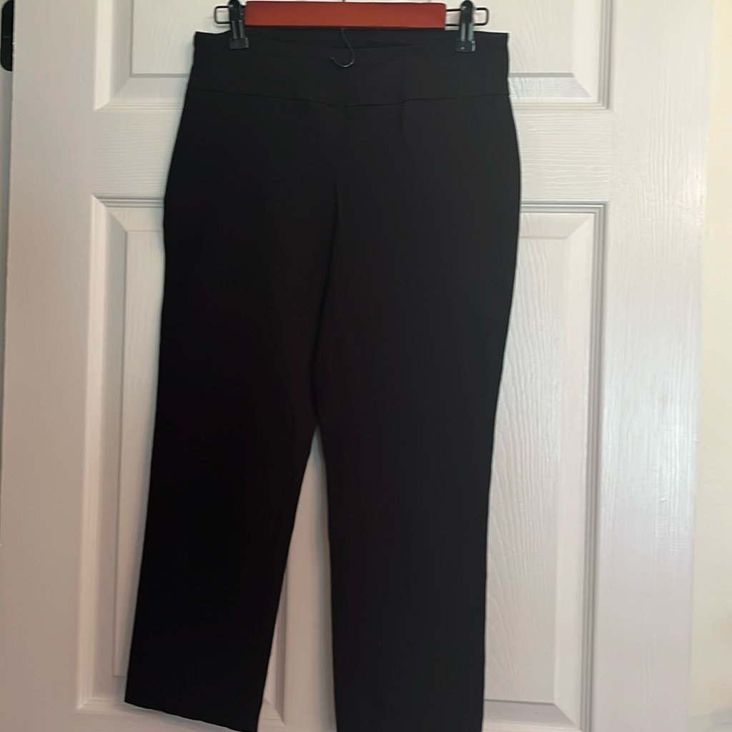 Attyre Capris